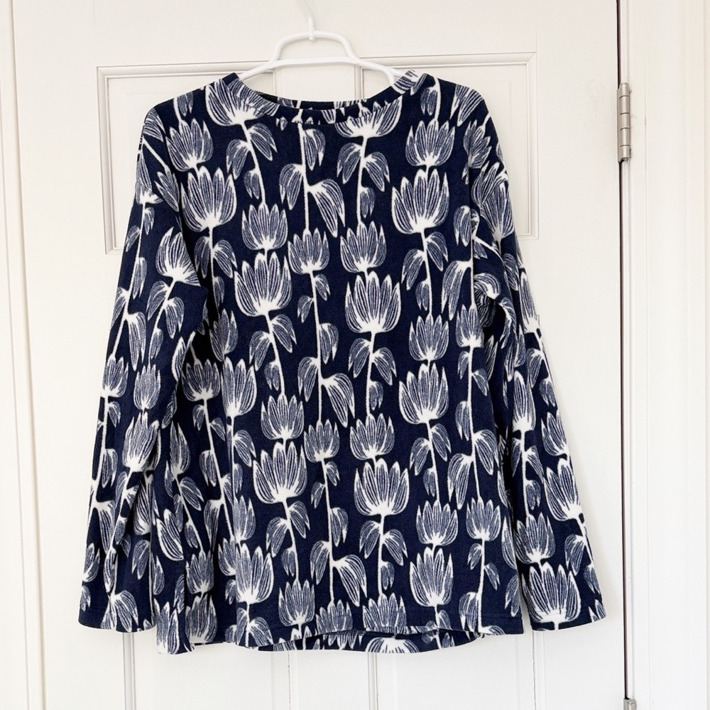 UNIQLO fleece pullover size L blue white floral tulips soft crewneck